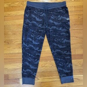 TapOut Joggers Unisex XL Purple Camouflage Pockets Drawstring Casualwear